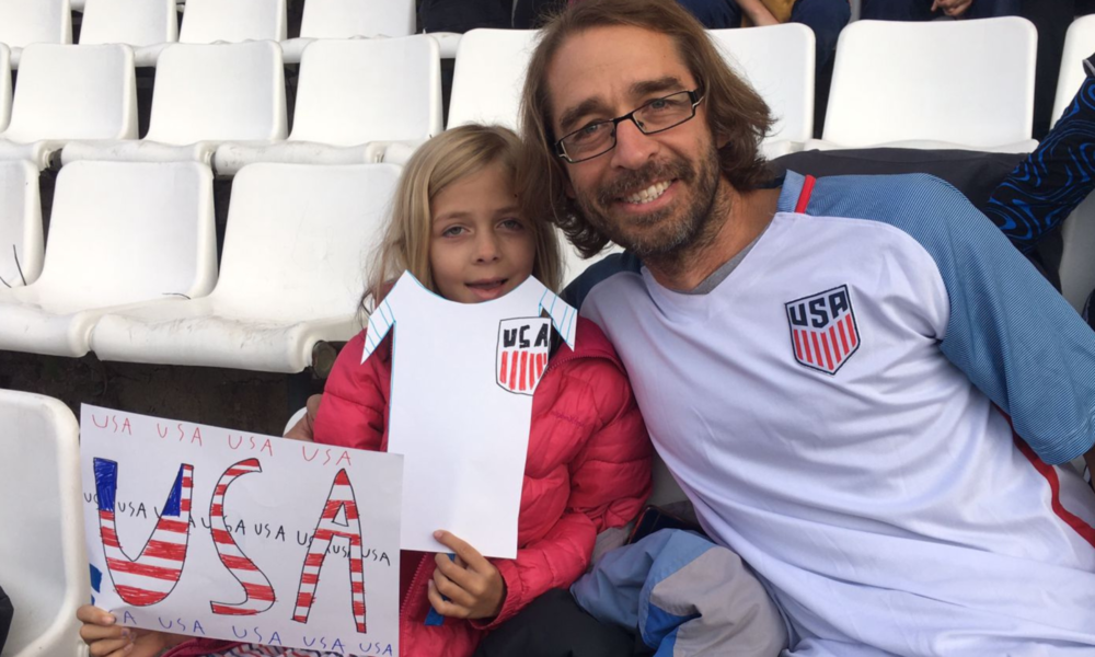 Fernando Leiva es mendocino y vive en Estados Unidos, donde nació su hija, María Isabel. Ambos alentaron a la Selección Sub 20 de Estados Unidos en Mendoza.